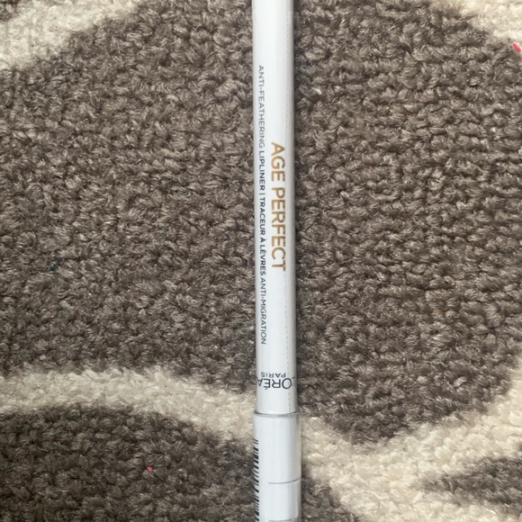 (2 for $10) L’Oréal Paris lip liner - Picture 1 of 3